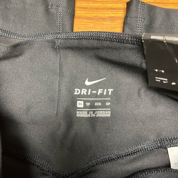 Nike Skinny Fit Leggings - Picture 3 of 7